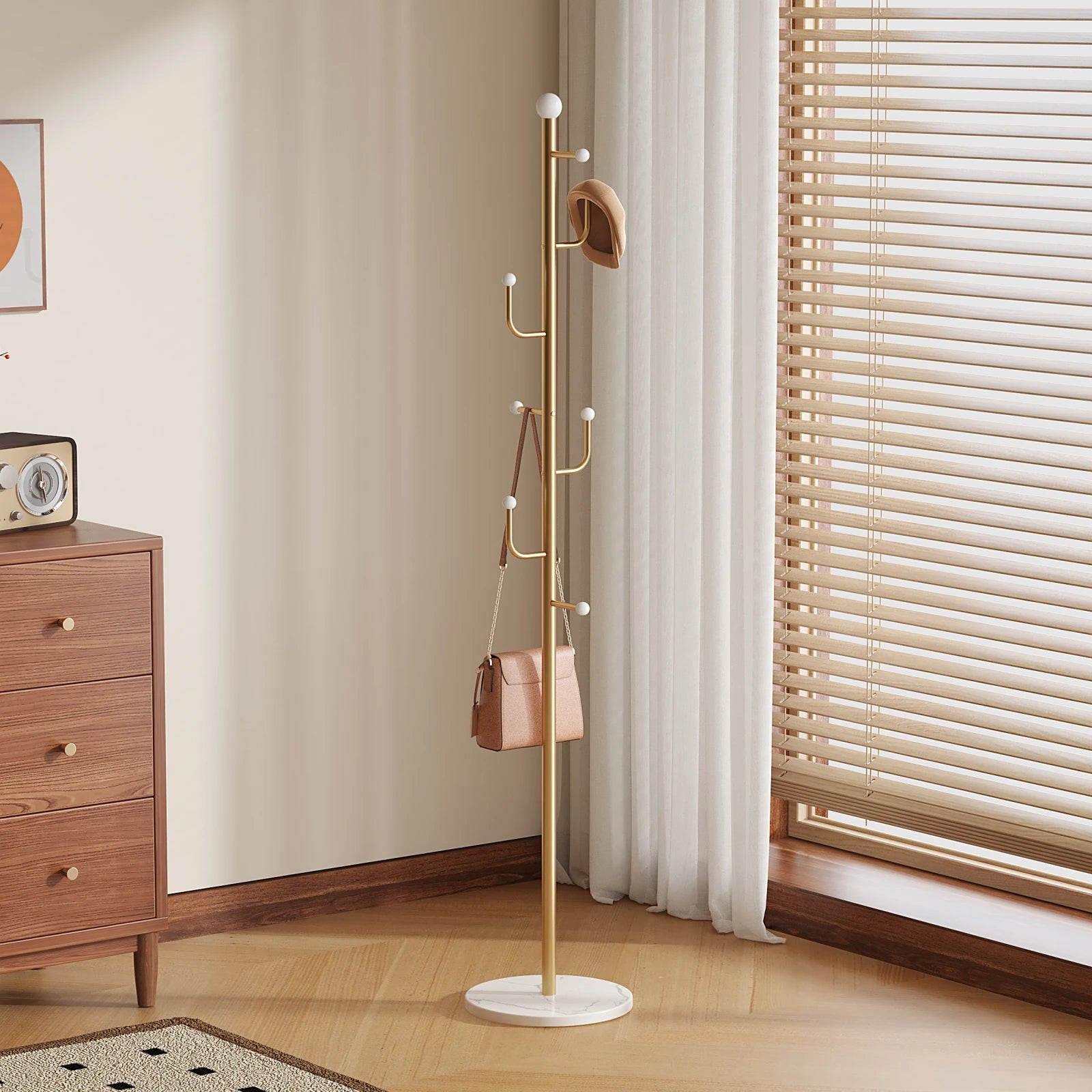 Porte-manteau sur pied doré