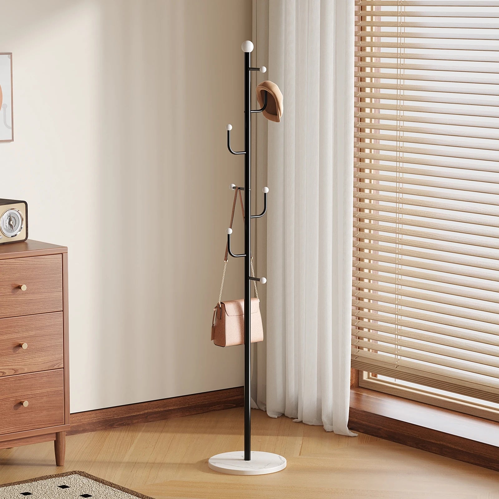 Porte-manteau sur pied noir