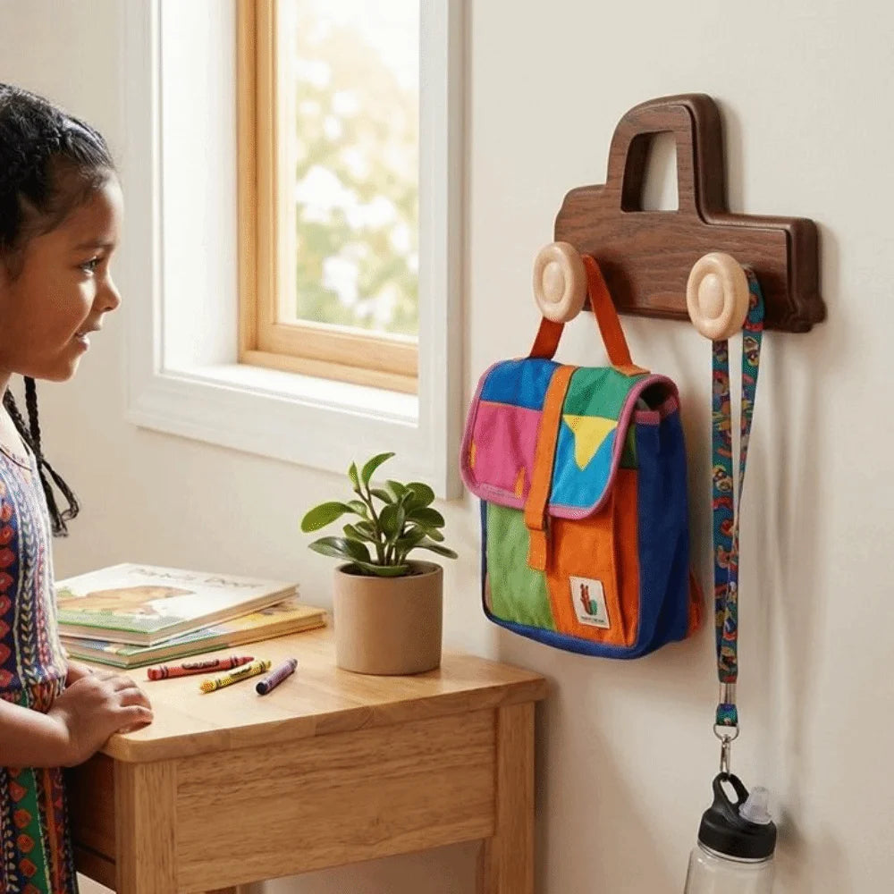 Porte manteau voiture enfant en bois